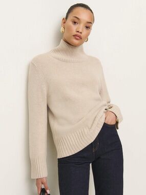 Reformation Conrad Beige Cashmere Turtleneck Sweater in Wheat Size Medium